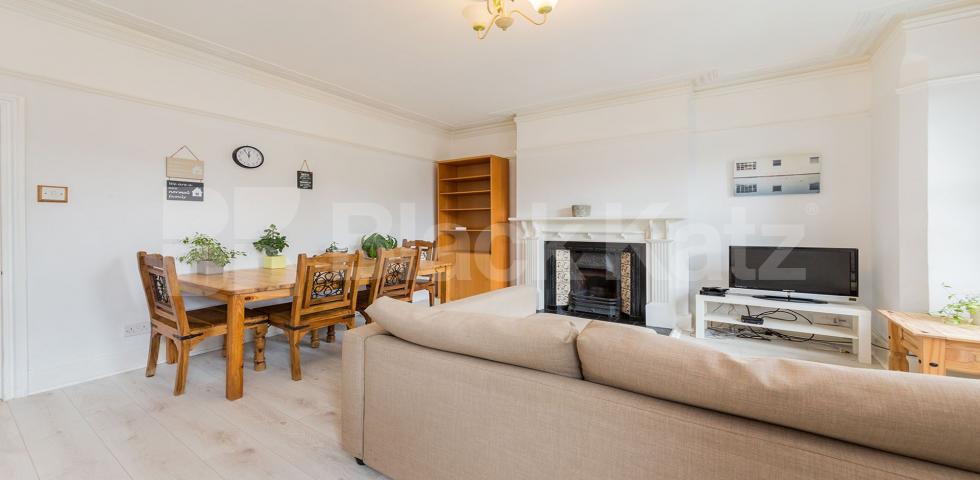 			THIS PROPERTY IS NOW ON HOLD, 2 Bedroom, 1 bath, 1 reception Flat			 Muswell Avenue, Muswell Hill 